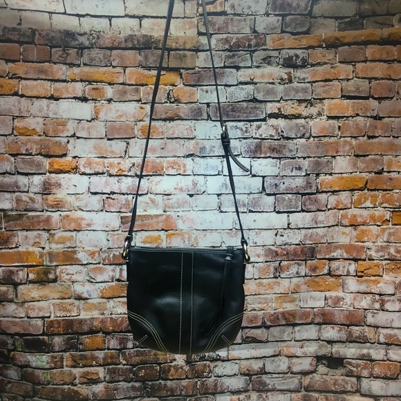 Coach Handbags - Coach leather crossbody purse